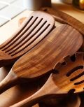 Juego de cuchillo y batidor de madera Montessori: Utensilios de cocina de juguete - Imagen 4