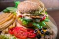 ZZ Burger Bro + American Bro + 2 Porciones de Papas Fritas + 1 Dip de Queso en Big Bro