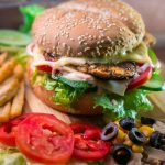 ZZ Burger Bro + American Bro + 2 Porciones de Papas Fritas + 1 Dip de Queso en Big Bro