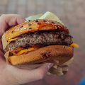 ZZ Burger Bro + American Bro + 2 Porciones de Papas Fritas + 1 Dip de Queso en Big Bro - Imagen 2